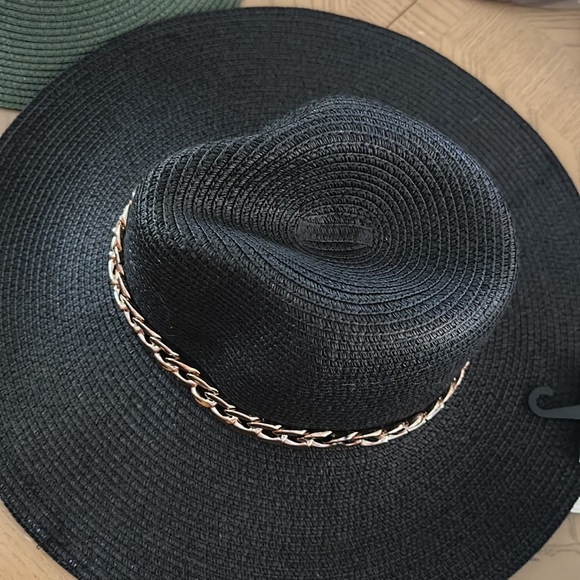 Black chained hat main image 6